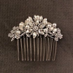 Just reduced! Pearl and crystal hair comb.